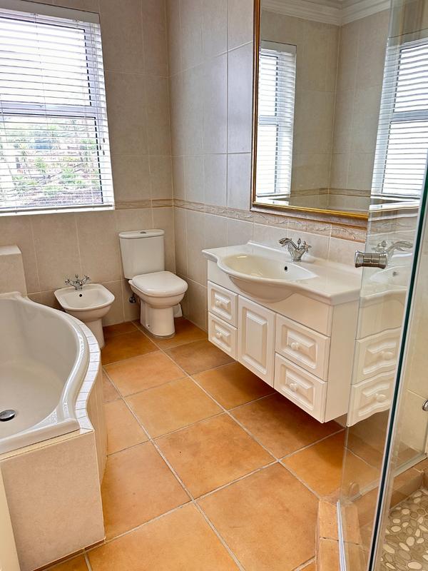 To Let 4 Bedroom Property for Rent in Fish Hoek Western Cape